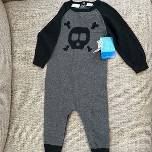 Skeleton onesie super soft 12 months